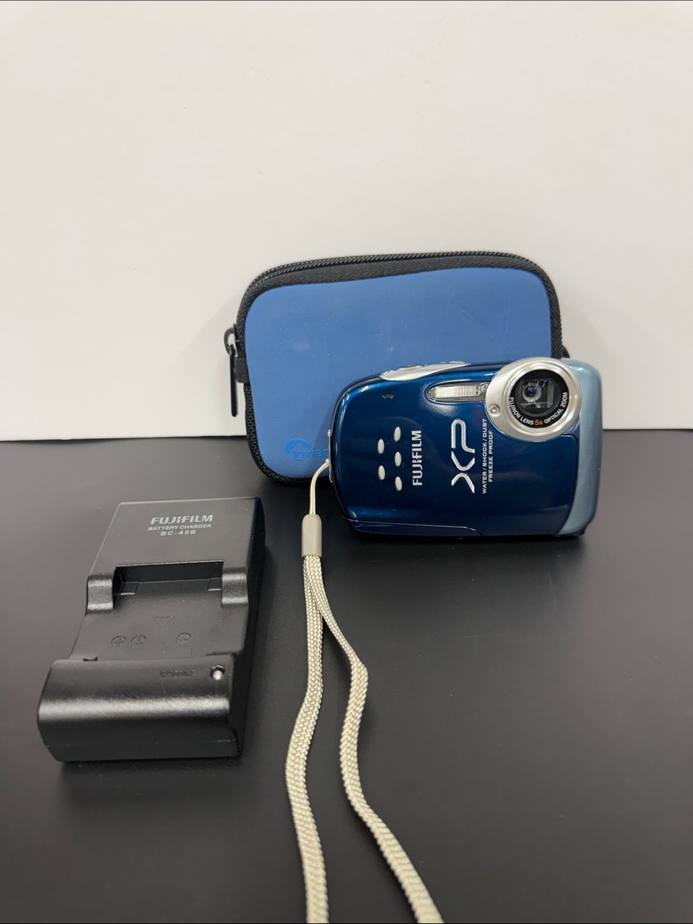 NEW Fujifilm FinePix XP15 Blue Digital Camera - 12.1 MP 5x Zoom